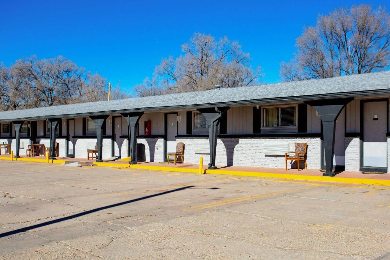 Rodeway Inn & Suites Raton Extérieur photo