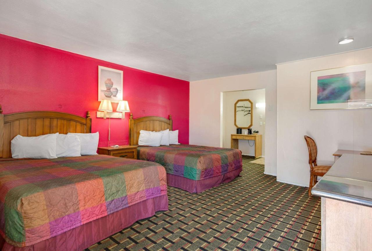 Rodeway Inn & Suites Raton Extérieur photo